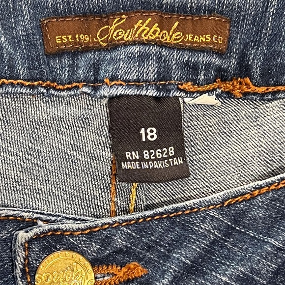 [South Pole] Medium Wash Stretchy Plus Size Jeans - Picture 4 of 7